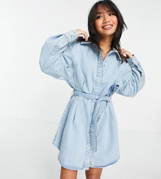 Платье-рубашка из органического денима в стиле oversized с поясом ASOS DESIGN Petite-Голубой