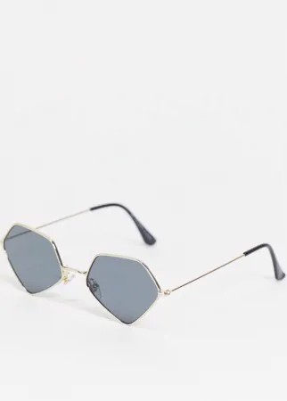 Солнцезащитные очки абстрактной формы в металлической золотистой оправе с дымчатыми линзами Topshop-Золотистый