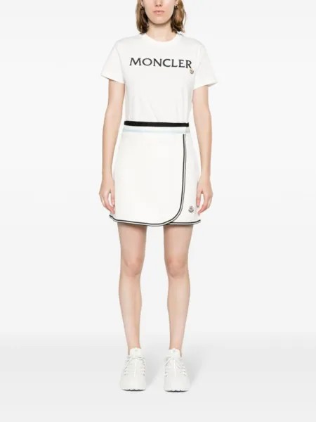 Moncler мини-юбка с запахом и нашивкой-логотипом, белый