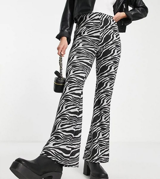 Черные расклешенные брюки с мраморным принтом New Look Petite-Черный