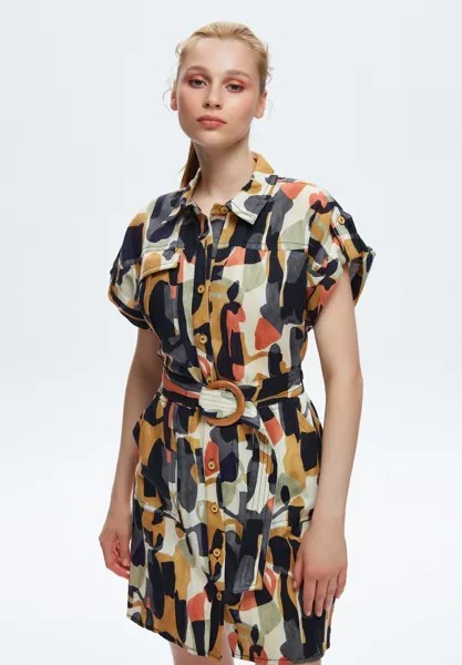 Платье-рубашка с рисунком верблюжьей шерсти adL