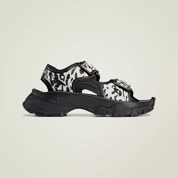 Уличные сандалии by Stella McCartney Hika Adidas, цвет Cloud White/Core Black/Utility Black