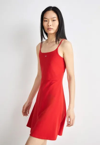 Платье из джерси Essential Strap Flare Dress Tommy Hilfiger, насыщенного малинового цвета