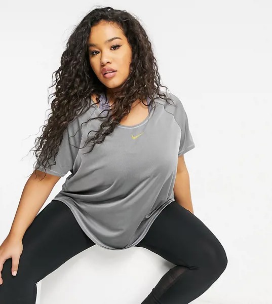 Серая футболка Nike Running Plus Icon Clash-Черный
