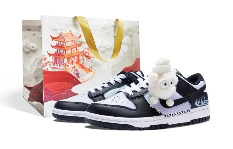 Кроссовки Nike Dunk Skateboarding Shoes Women's Low-top Black/White, черный/белый