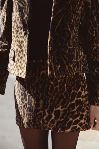 Мини-юбка из бархата с животным принтом ZARA, цвет leopard