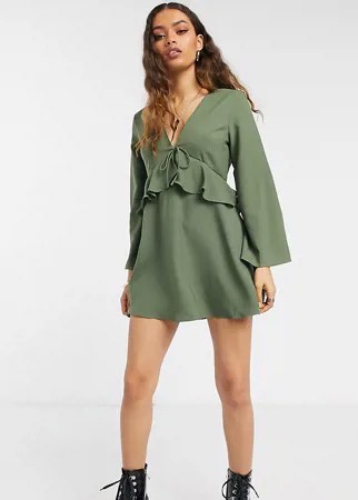 Платье мини цвета хаки с завязкой на лифе и оборками ASOS DESIGN Petite-Зеленый