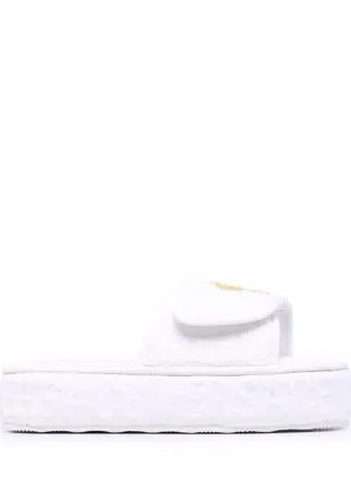 Versace шлепанцы с тисненым логотипом