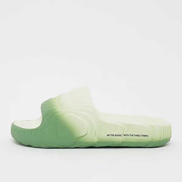 Шлепанцы adilette 22 Badelatschen adidas Originals, цвет ivory/preloved green/core black