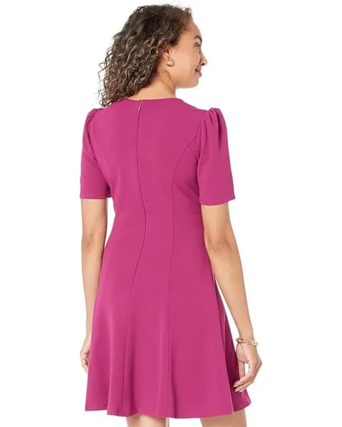 Платье Donna Morgan Square Neck Scuba Crepe Mini Dress, цвет Raspberry