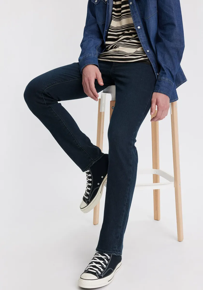 Джинсы Levi's узкого кроя 