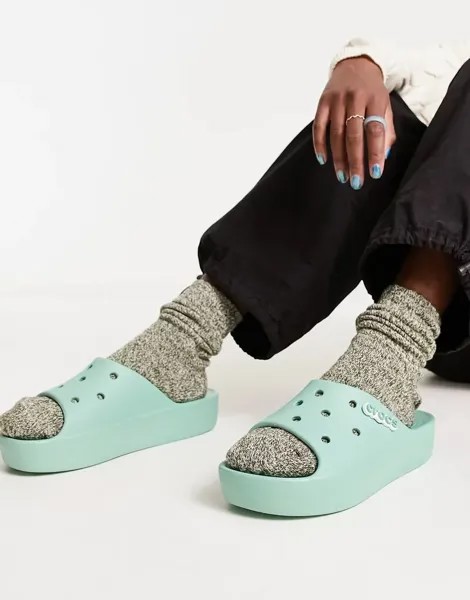 Босоножки на платформе Crocs из нефрита