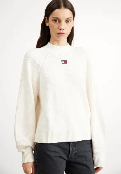 Свитшот Tommy Jeans СВИТЕР BADGE MOCKNECK, цвет ancient white