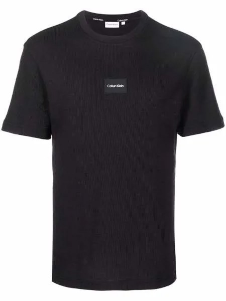 Calvin Klein футболка фактурной вязки с нашивкой-логотипом