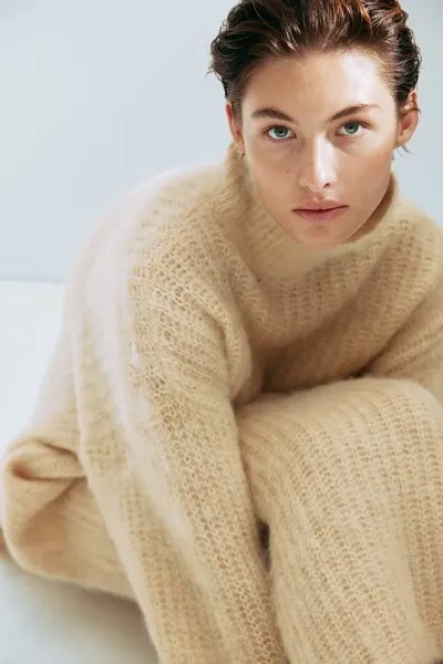 Свитер из смесового мохера с низким воротником-поло  H&M, бежевый