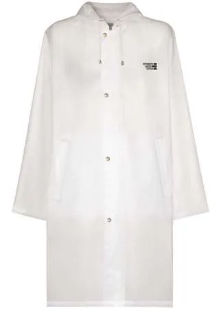 VETEMENTS плащ с капюшоном и логотипом