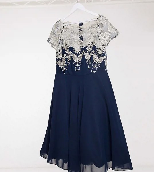 Темно-синее короткое приталенное платье с контрастными вставками из кружева Chi Chi London Plus-Темно-синий