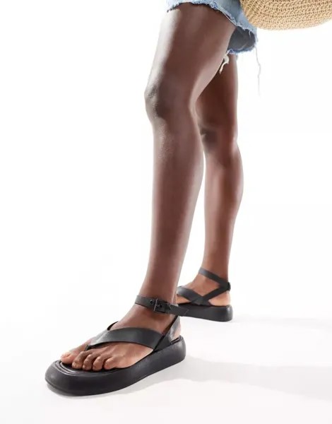 Черные сандалии из искусственной кожи Stradivarius
