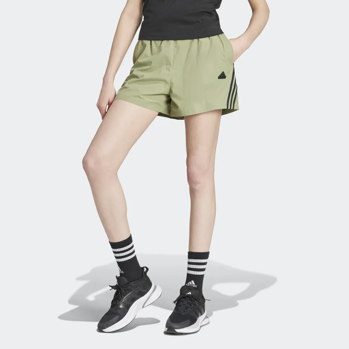 Спортивные шорты adidas 