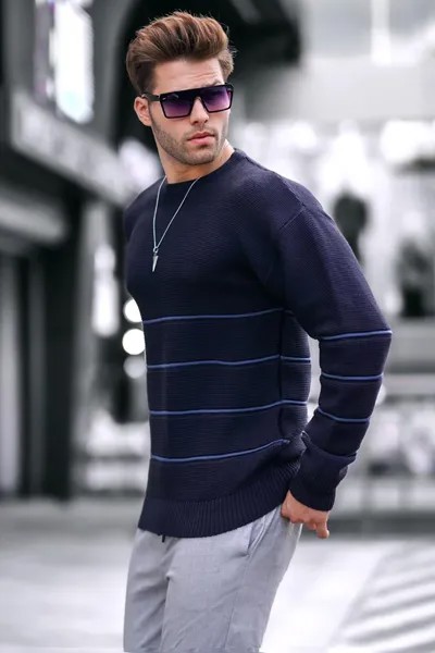Темно-синий вязаный свитер с круглым вырезом 6837 MADMEXT