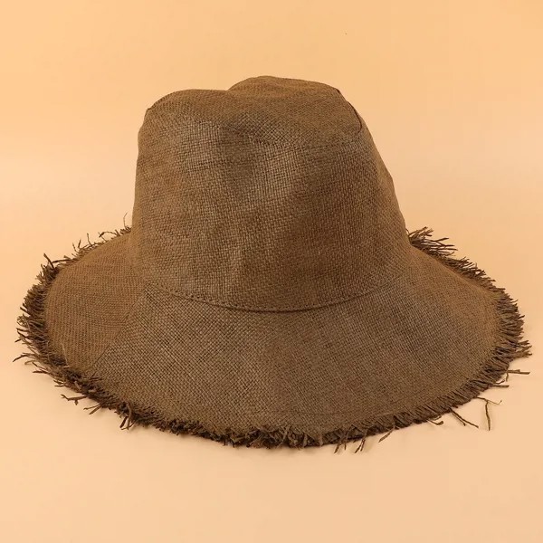Однотонная соломенная шляпа