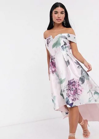 Платье миди с открытыми плечами и цветочным принтом Chi Chi London Petite-Многоцветный