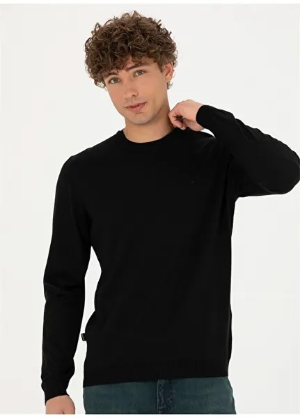 Однотонный черный мужской свитер узкого кроя с круглым вырезом Pierre Cardin