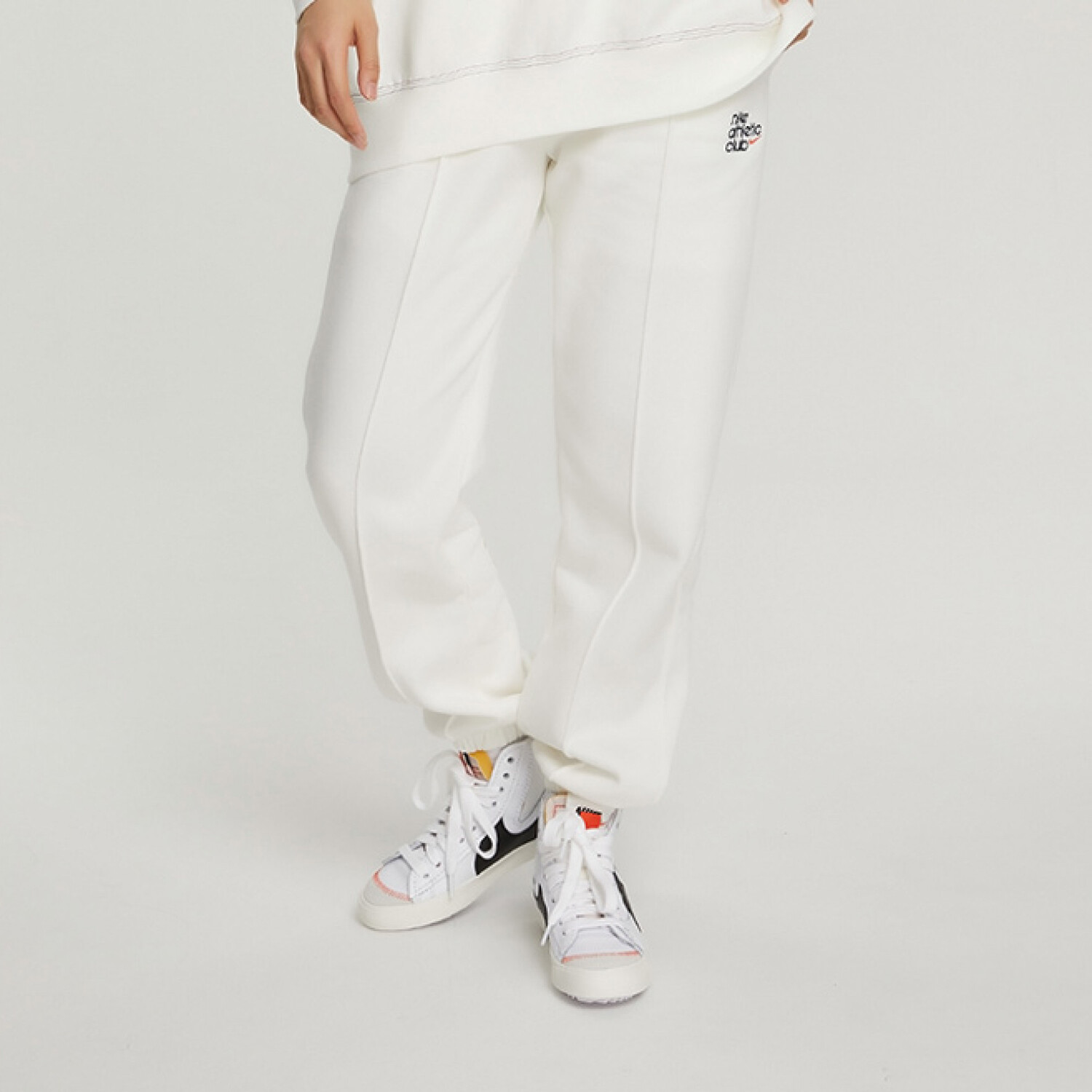 Спортивные брюки Nike Athletic Club Fleece, белый