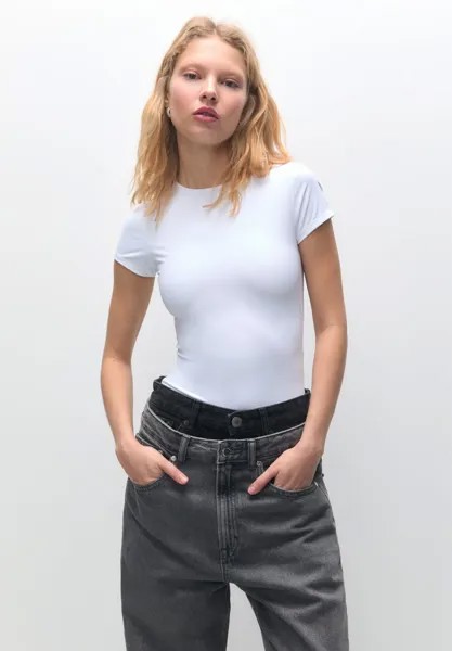 Футболка базовая FITTED SHORT SLEEVE PULL&BEAR, цвет white