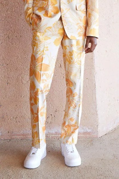 Костюмные брюки приманного кроя с цветочным принтом Boohoo, экру