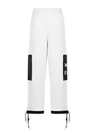 Белые спортивные брюки с черными карманами 5 Preview