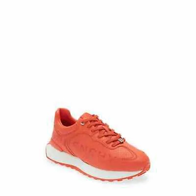 Мужские кроссовки Giv Runner темно-оранжевого цвета от Givenchy, 43 евро, 10 долларов США.