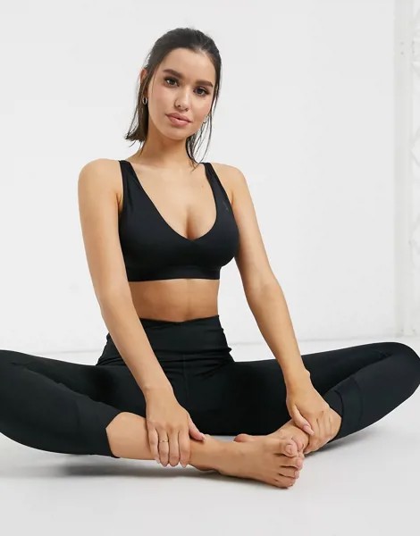 Черный бюстгальтер Nike Yoga