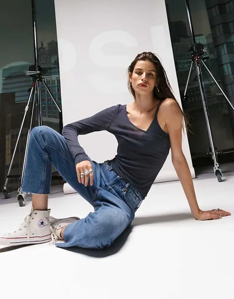 Topshop — укороченные прямые джинсы среднего синего цвета с необработанными краями и средней завышенной талией