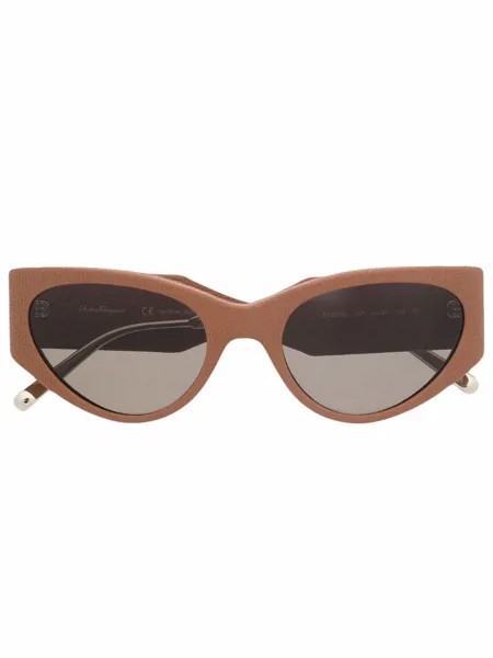 Salvatore Ferragamo Eyewear солнцезащитные очки в оправе 'кошачий глаз'