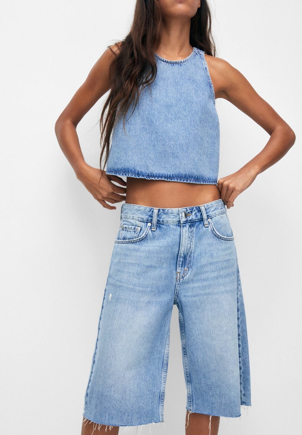 Джинсовые шорты PULL&BEAR Skater Bermuda, синий деним