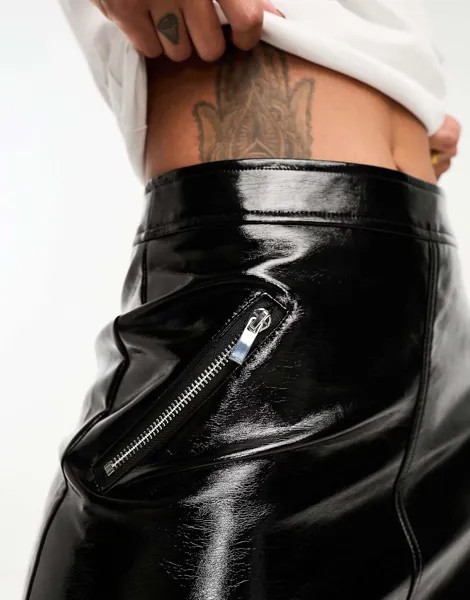Черная виниловая мини-юбка New Look