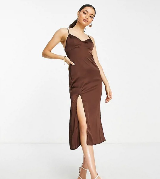 Атласное платье-комбинация шоколадно-коричневого цвета с разрезом Parisian Petite-Коричневый цвет