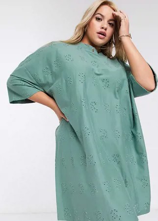 Платье-футболка цвета хаки в стиле oversized с вышивкой ришелье ASOS DESIGN Curve-Зеленый цвет