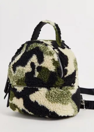 Камуфляжный плюшевый рюкзак Steve Madden BVesa-Разноцветный
