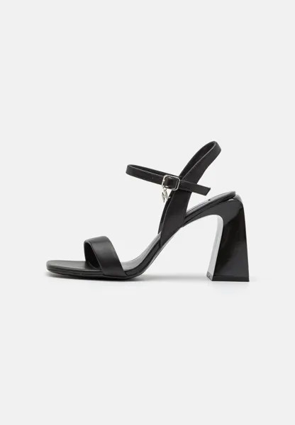 Сандалии Astra Nova Ankle Strap KARL LAGERFELD, черный