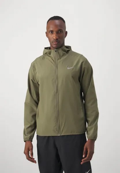 Спортивная куртка Form Nike, цвет medium olive/reflective silver