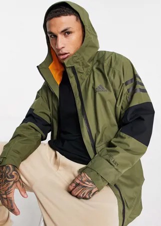 Куртка цвета хаки с тремя белыми полосками adidas Outdoor Primegreen Rain Ready-Зеленый цвет
