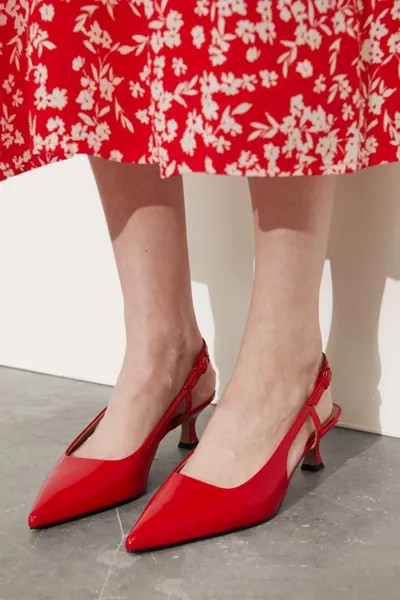 Кожаные туфли с ремешком на каблуке и другие истории H&M, красный