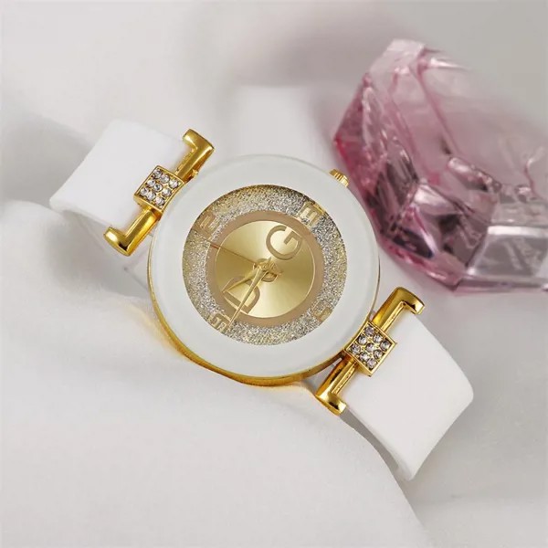 Простые черные белые кварцевые часы Женщины Минималистский дизайн Силиконовый ремешок Наручные часы Большой циферблат Женские творческие часы