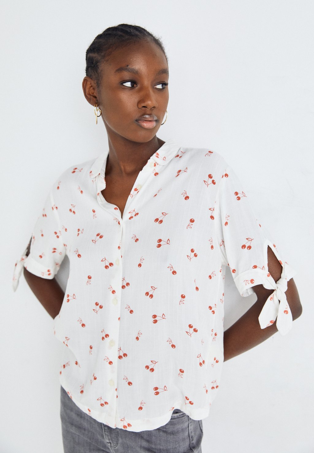 Блузка-рубашка CAMP TIE SLEEVE BUTTON UP, цвет cherry grove/white