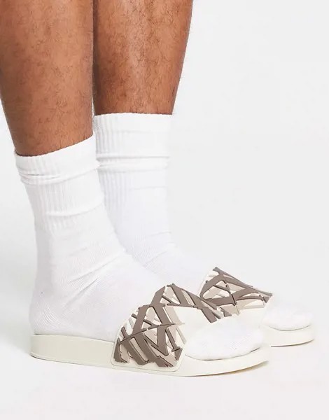 Шлепанцы бежевого цвета с монограммами на ремешке ASOS DESIGN-Светло-бежевый цвет