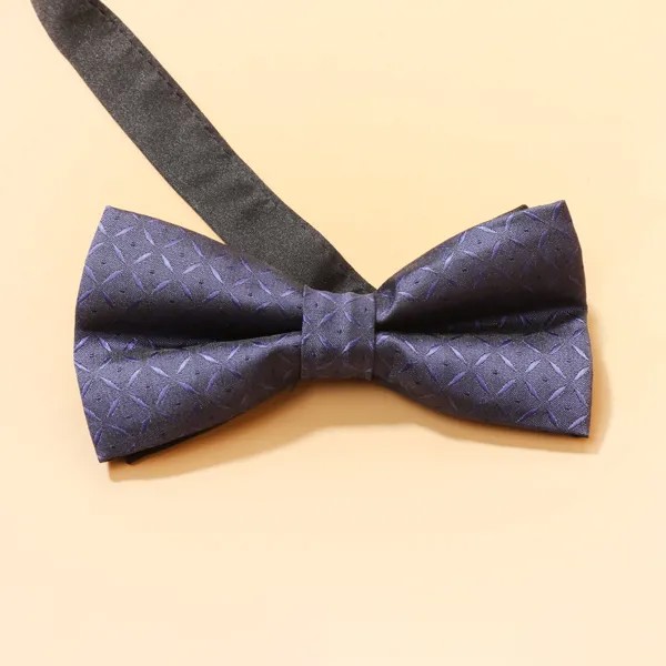 Мужской галстук-бабочка с вышивкой