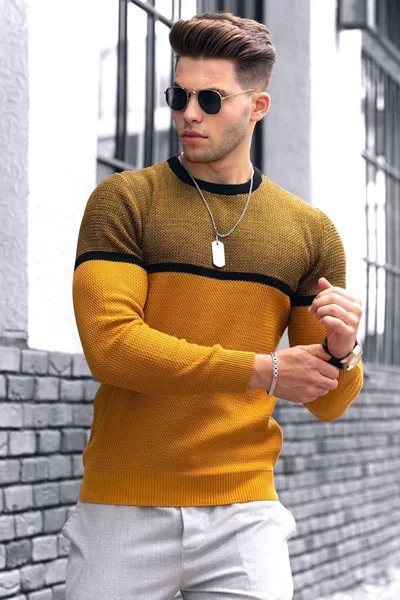 Мужской свитер горчичного цвета с цветовыми блоками 4734 MADMEXT