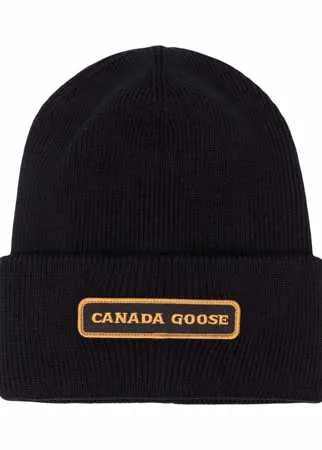 Canada Goose шапка бини в рубчик с логотипом